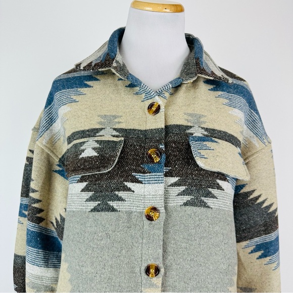Jess Crum by Hazel and Olive Blue Tan Aztec Pattern Shacket Size Medium - Picture 3 of 8
